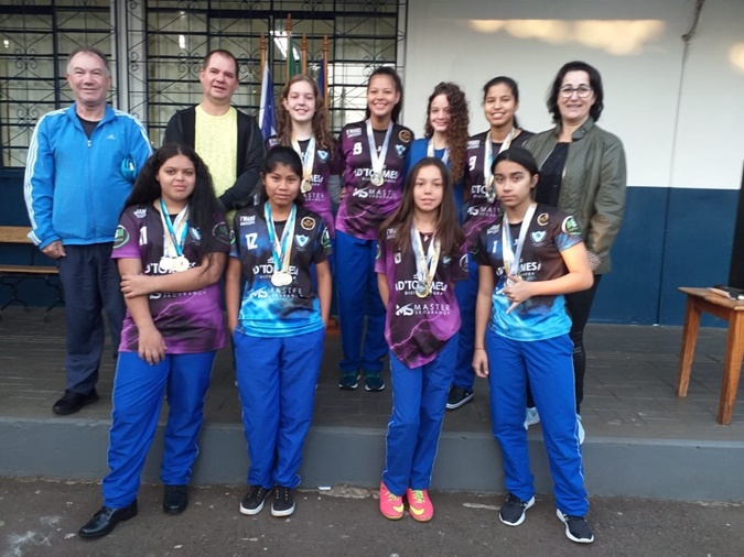 Atletas de Santa Helena que participaram dos Jogos Escolares são homenageados 